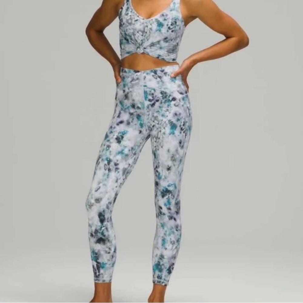 Lululemon Unlimit High-Rise Tight 25"
Kaleidofloral Multi Size 4